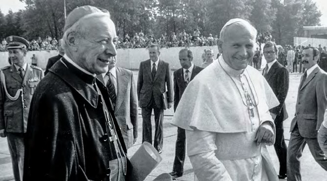 Kardynał Wyszyński oraz Jan Paweł II podczas I pielgrzymki papieża do Polski. Kraków. 10.06.1979 r.