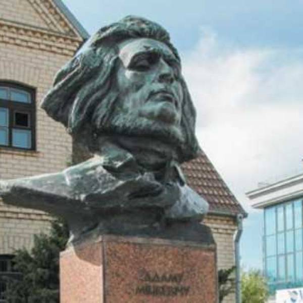 Wśród wielkich był największym polskim poetą